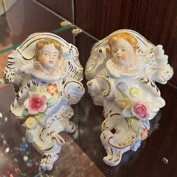 Limoges Vintage Porcelain Pair of Wall Angels Cherubs Consoles
